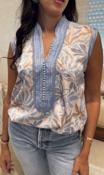 Tunique en crêpe blanc bleu ciel beige avec sfifa et aqadi et debbana sans manches col officier taille standard